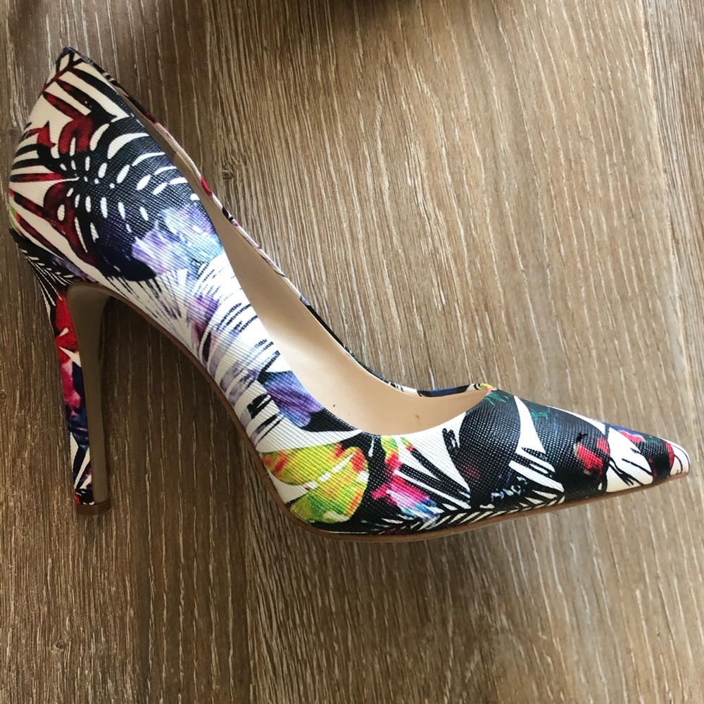 Jessica Simpson Heels - Picture 2 of 3